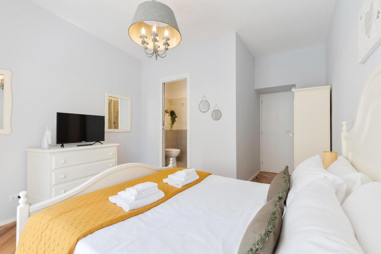 Rome As You Feel - Charming Abode In Trastevere Bagian luar foto